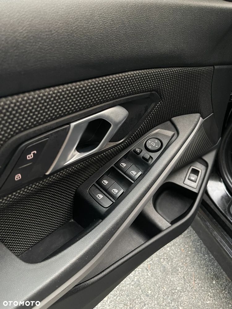BMW Seria 3 320i Advantage - 28