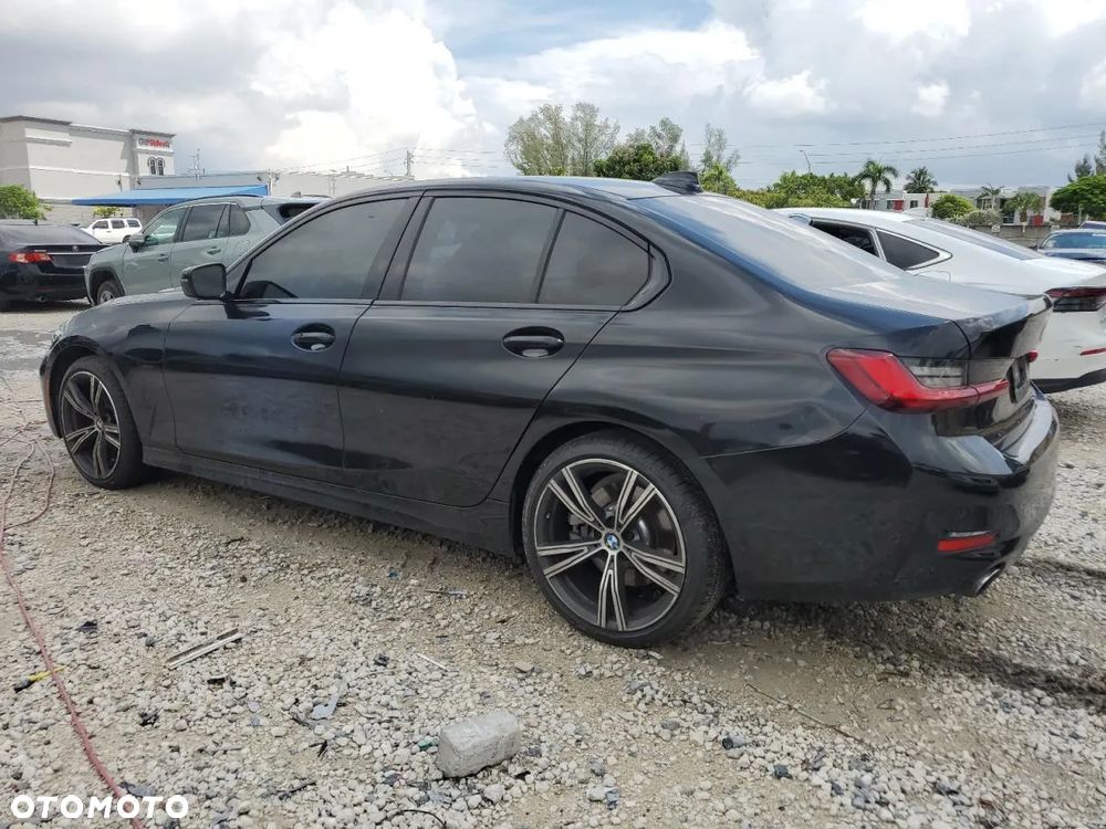 BMW Seria 3 330i - 3