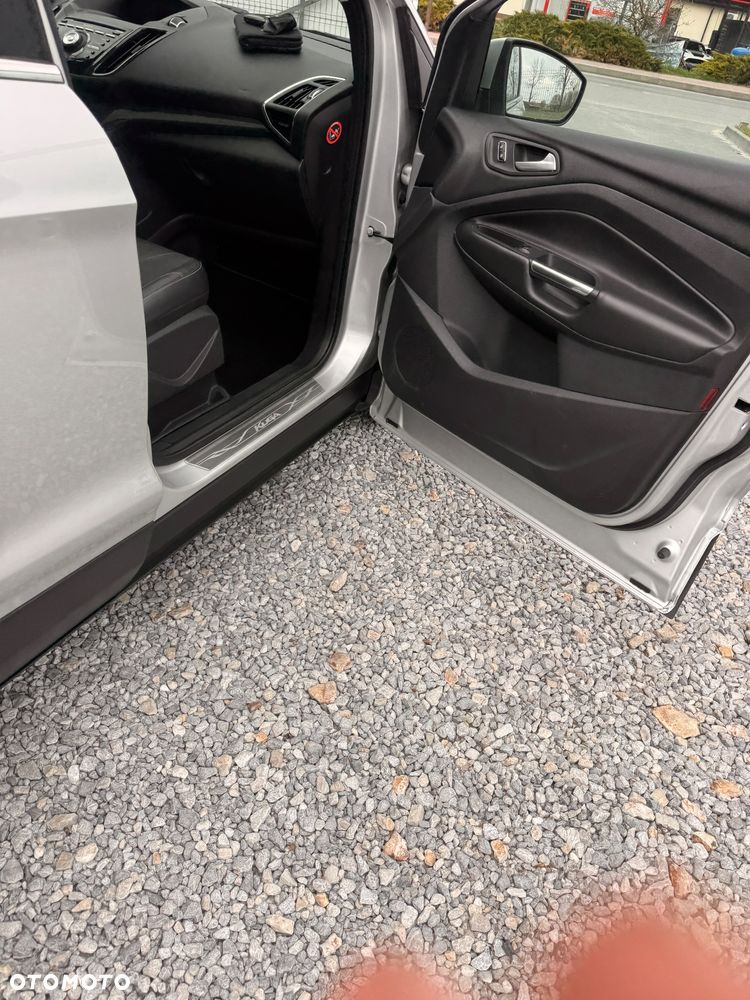 Ford Kuga 2.0 TDCi 2x4 Titanium - 25