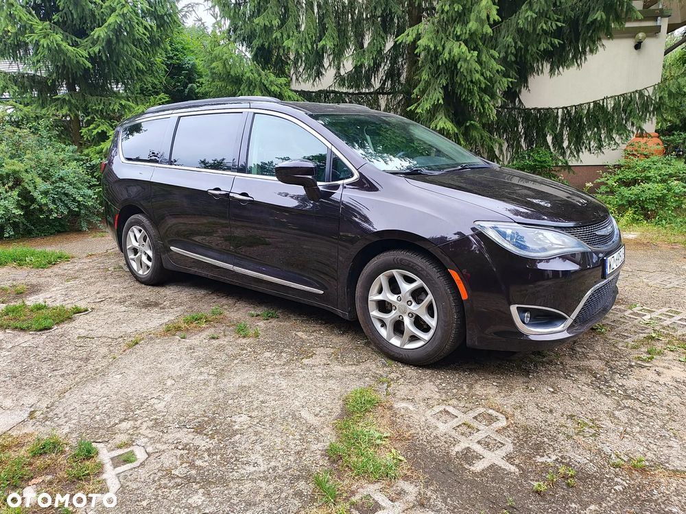 Chrysler Pacifica - 1
