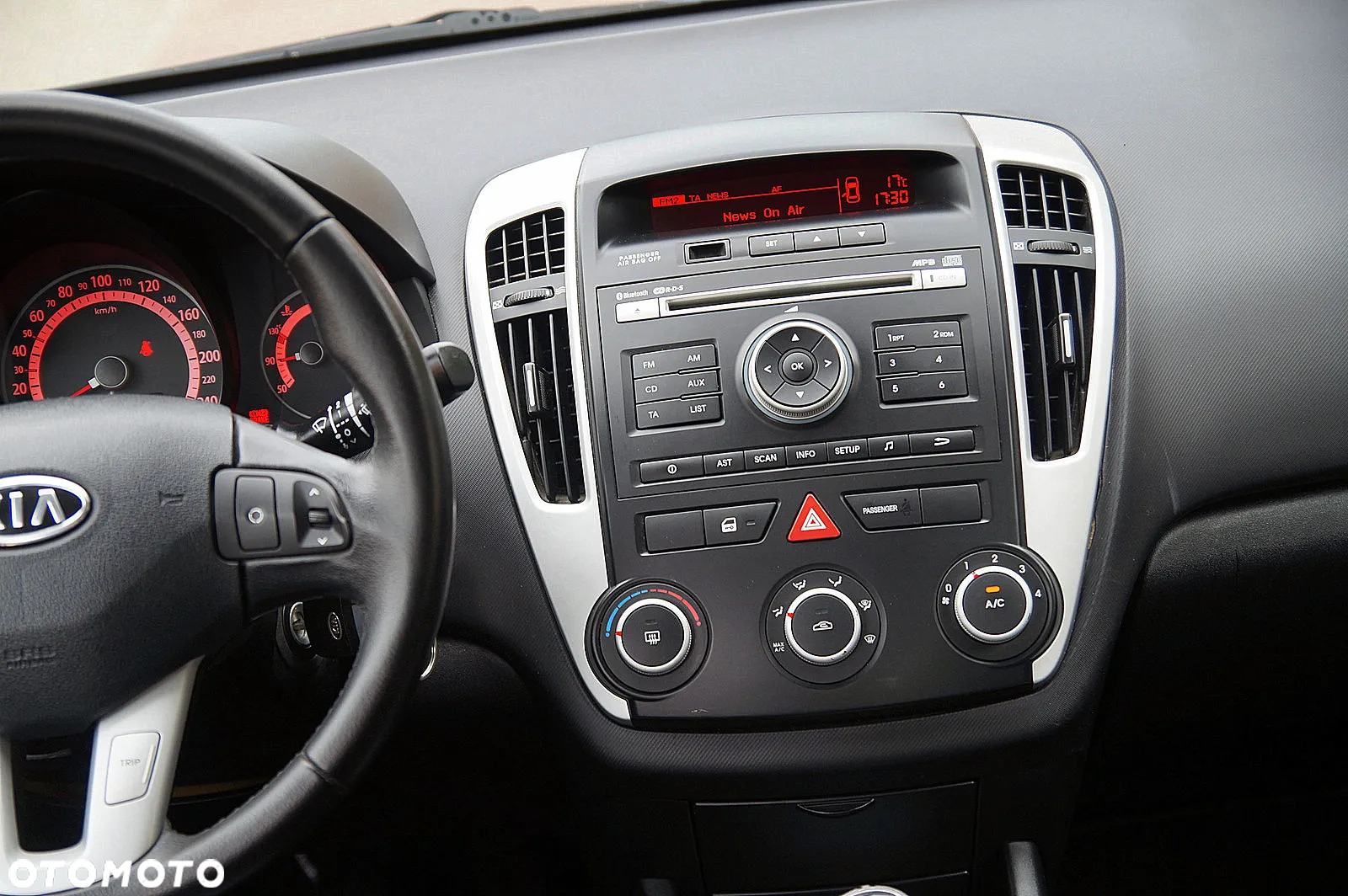 Kia Ceed 1.4 CVVT SW Vision - 14