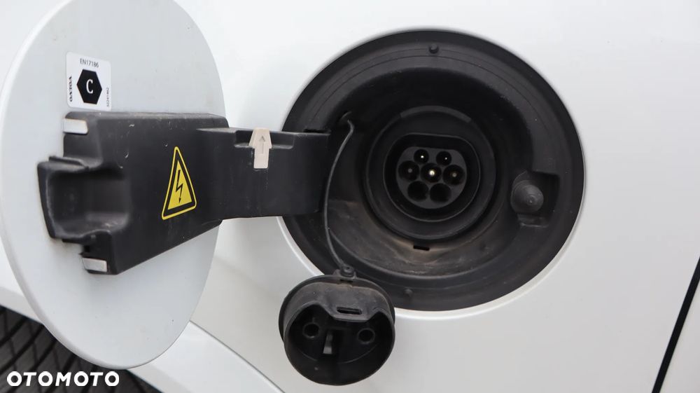 Volvo XC 90 T8 AWD Plug-In Hybrid R-Design 7os - 24