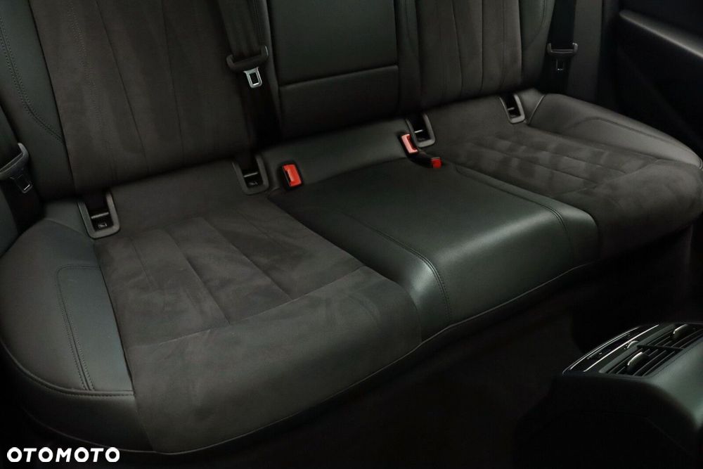 Audi A4 Limousine - 14
