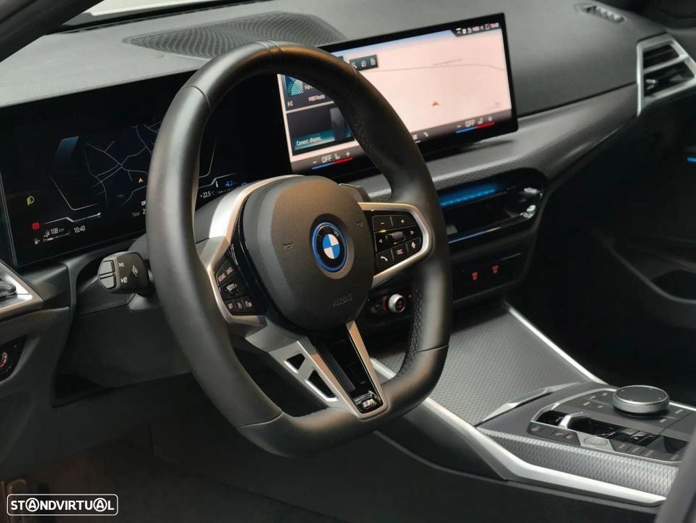 BMW 330 e Pack Desportivo M Pro Auto - 27