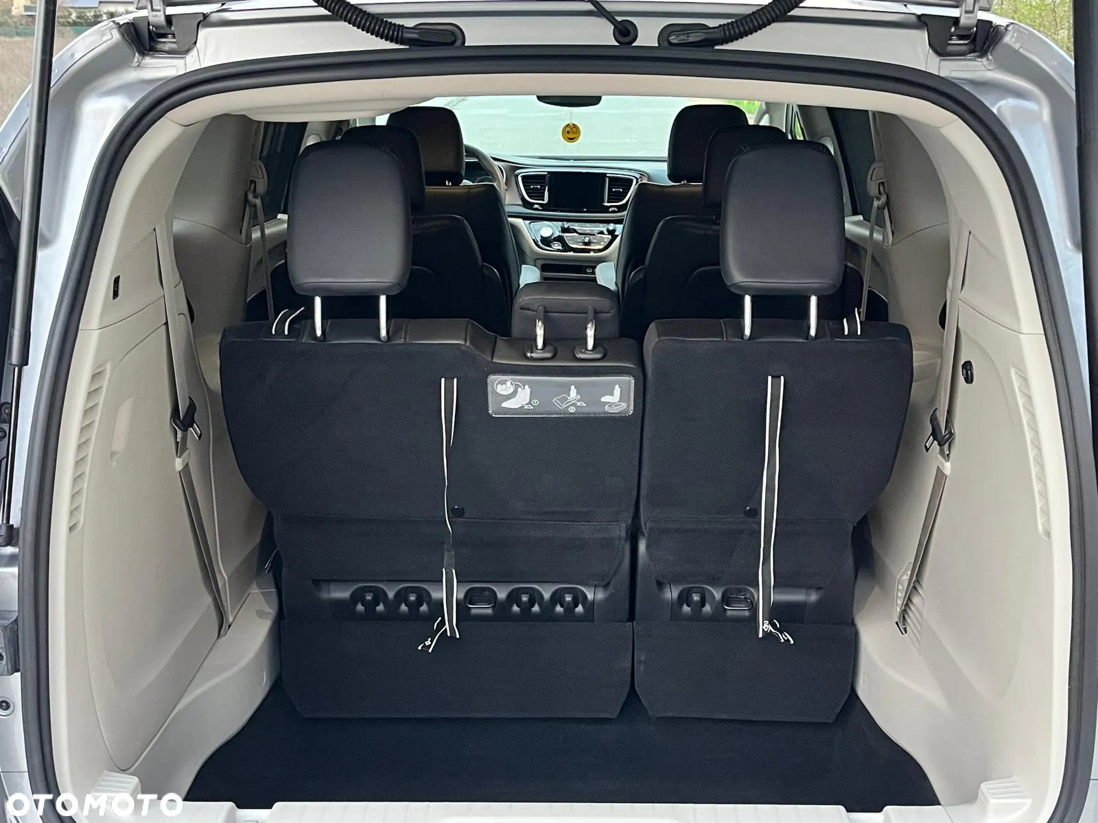 Chrysler Pacifica - 11