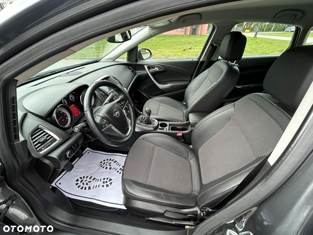 Opel Astra 1.6 Turbo Cosmo - 5