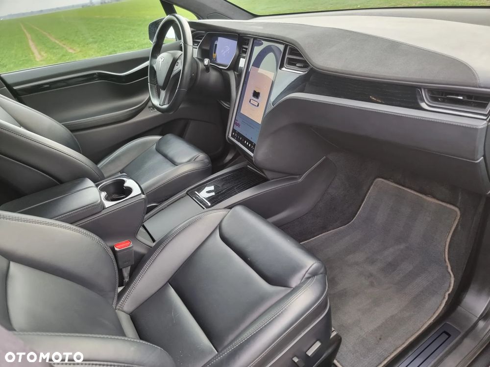 Tesla Model X - 14