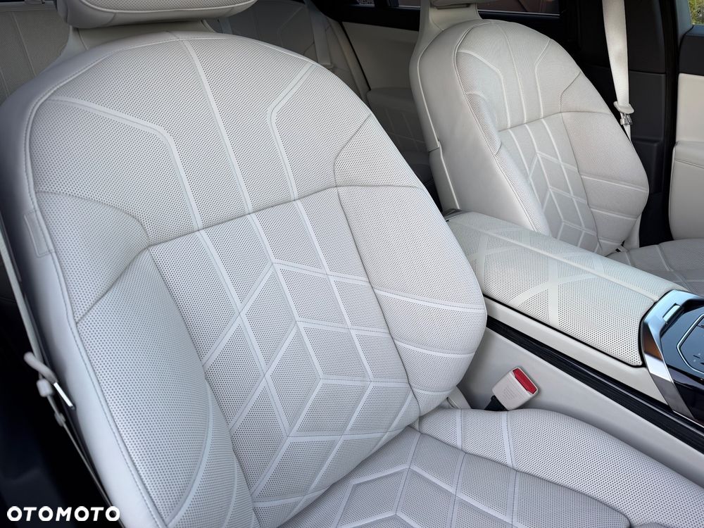 BMW Seria 7 740d xDrive mHEV sport - 31