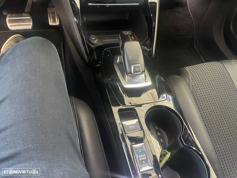 Peugeot 2008 PureTech 130 EAT8 GT Pack - 13