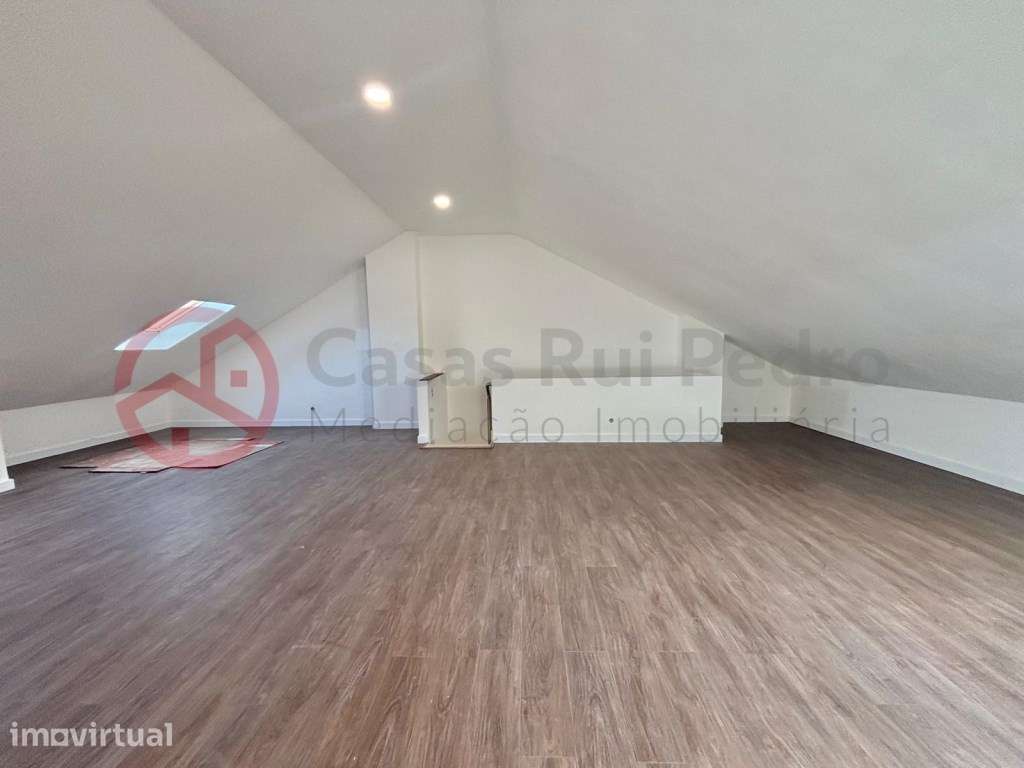 Moradia T3 de Excelência no Centro de Alcochete, com Garagem e Sótã... - Grande imagem: 4/33