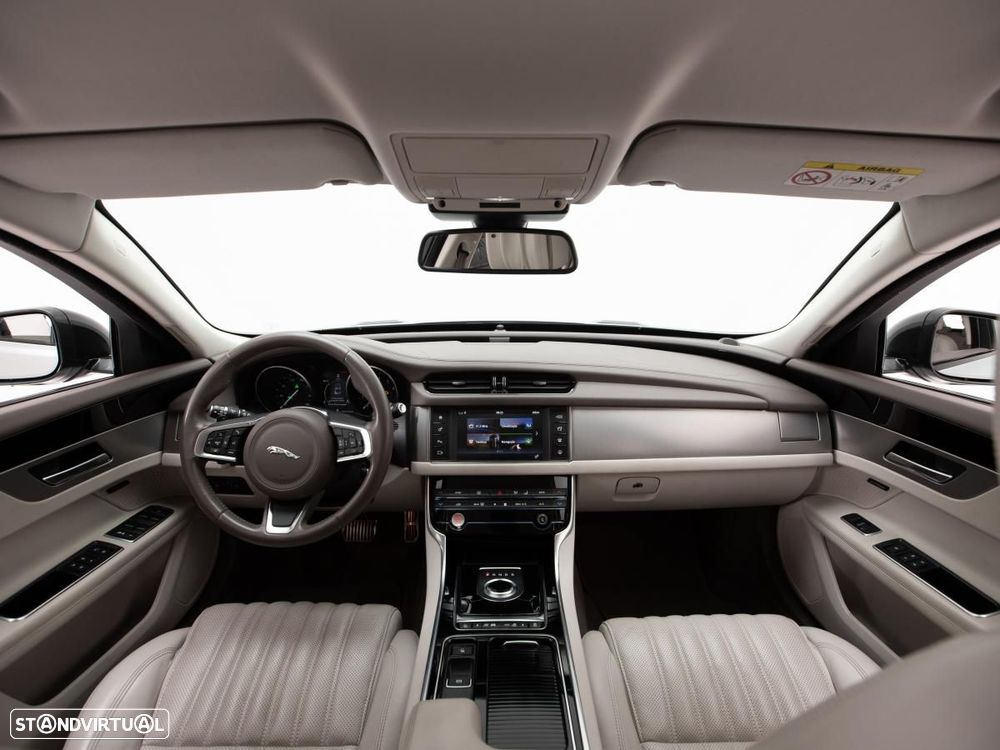 Jaguar XF - 7