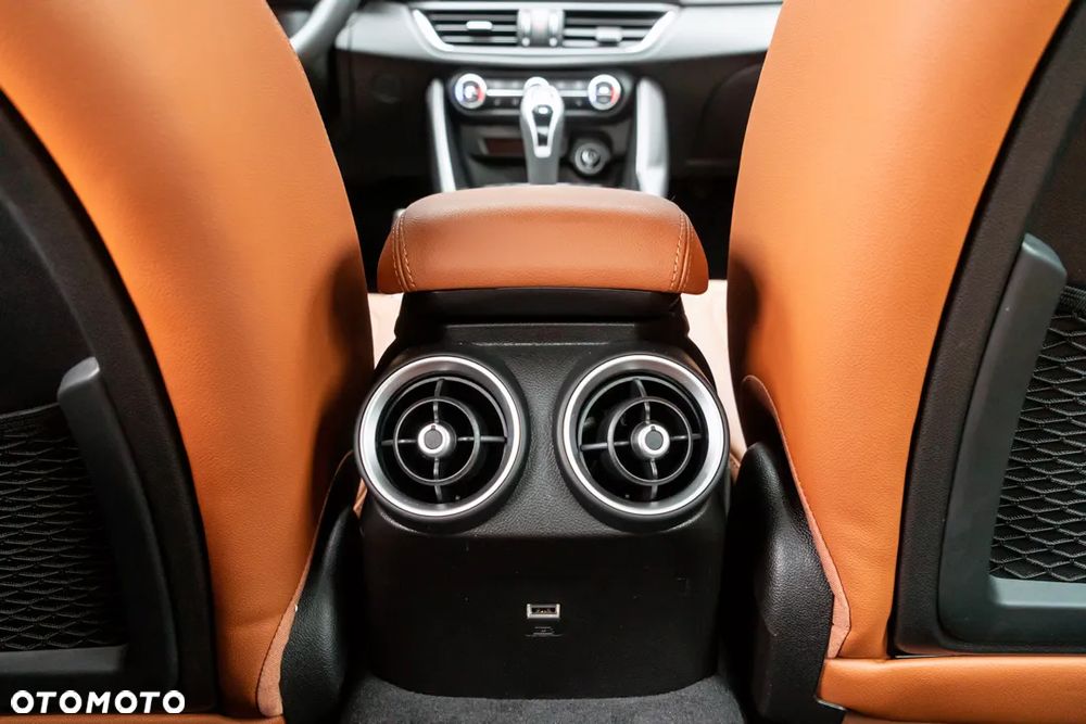 Alfa Romeo Giulia 2.0 Turbo TI Q4 - 32