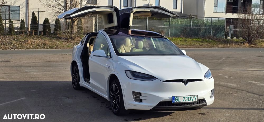 Tesla Model X - 6