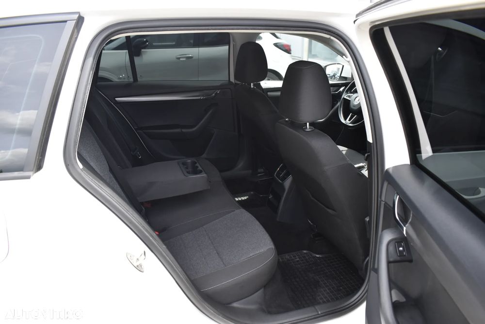 Skoda Octavia 1.6 TDI DSG Style - 32