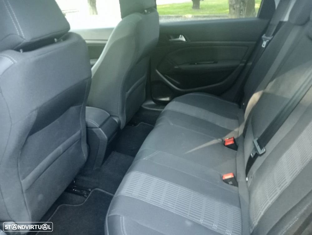 Peugeot 308 SW 1.2 PureTech Allure Pack - 29