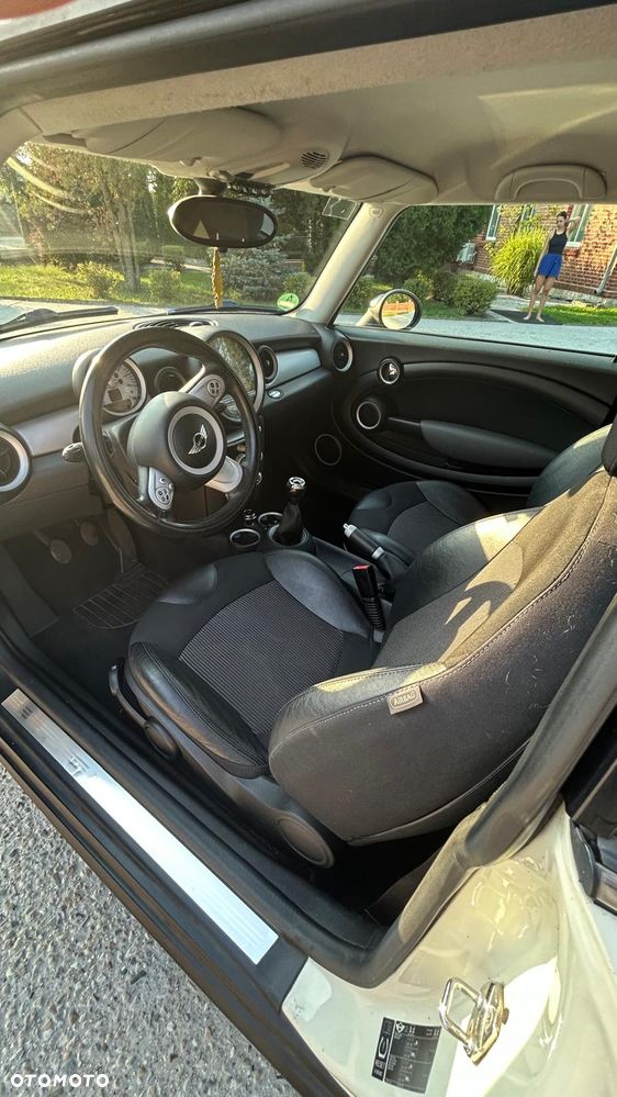 MINI Cooper Standard - 4