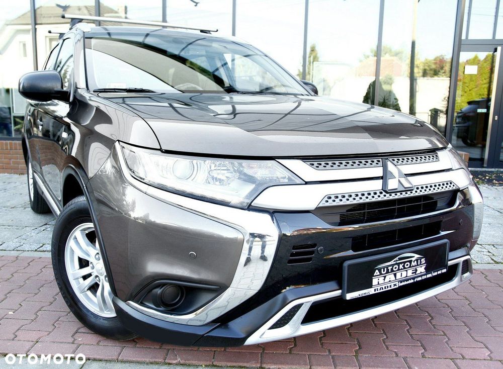 Mitsubishi Outlander - 2