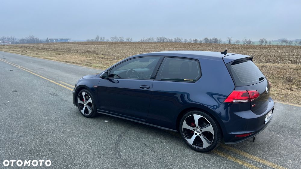 Volkswagen Golf GTI (BlueMotion Technology) - 30