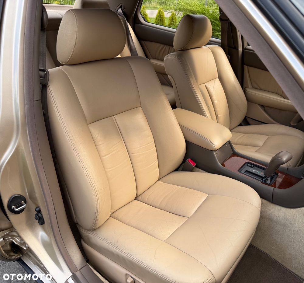 Lexus LS - 9