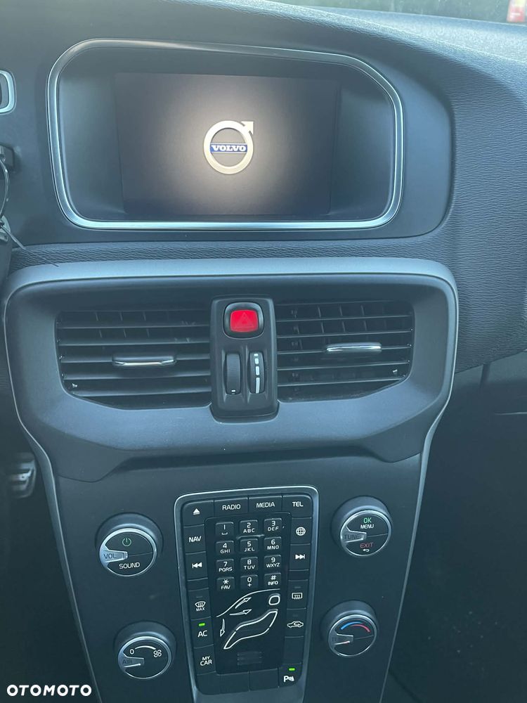 Volvo V40 D2 Momentum - 16