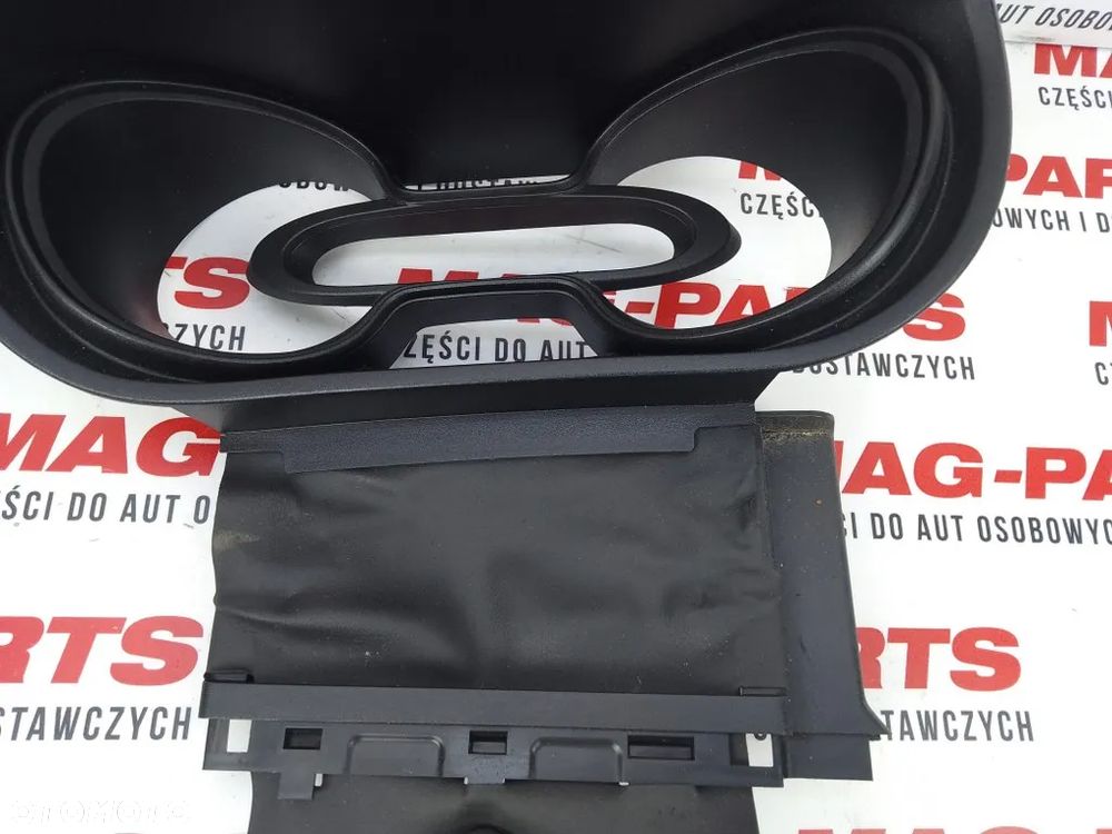 Osłona Ramka Licznik Obudowa Vivaro B Trafic III Talento 681017678R - 2