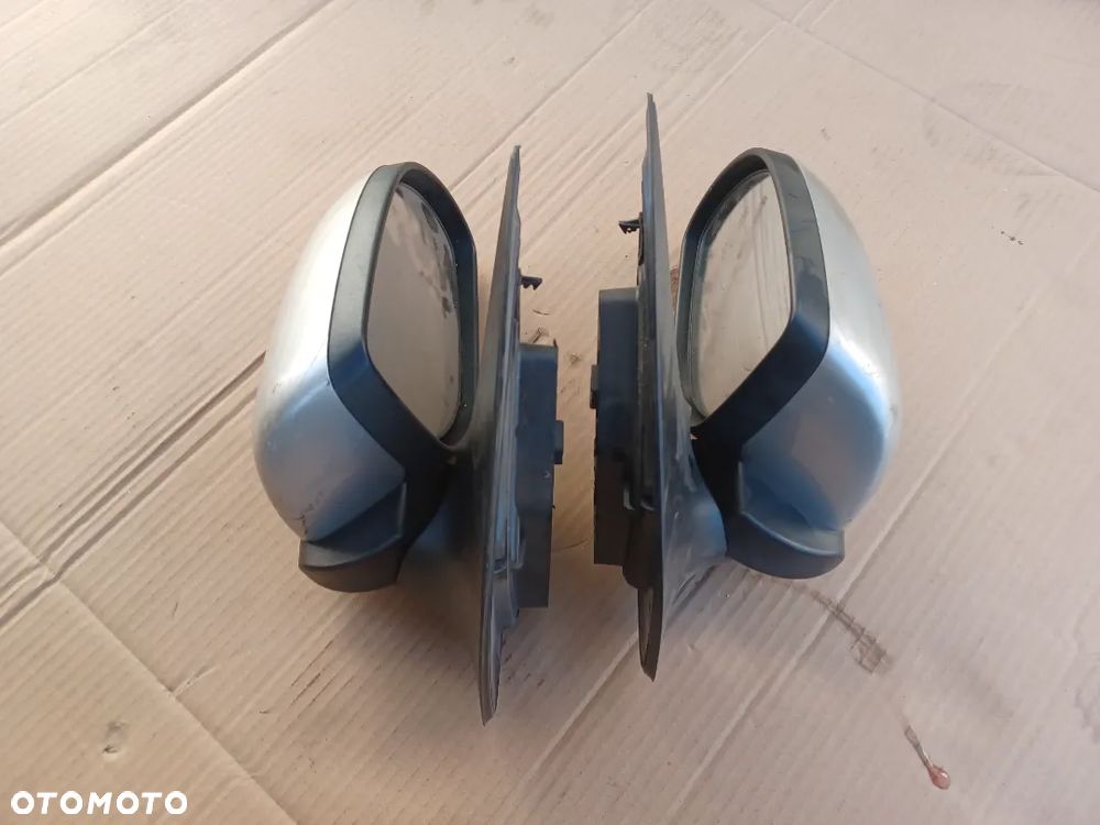 LUSTERKO 7PIN  HYUNDAI i20 08-12 5D - 4