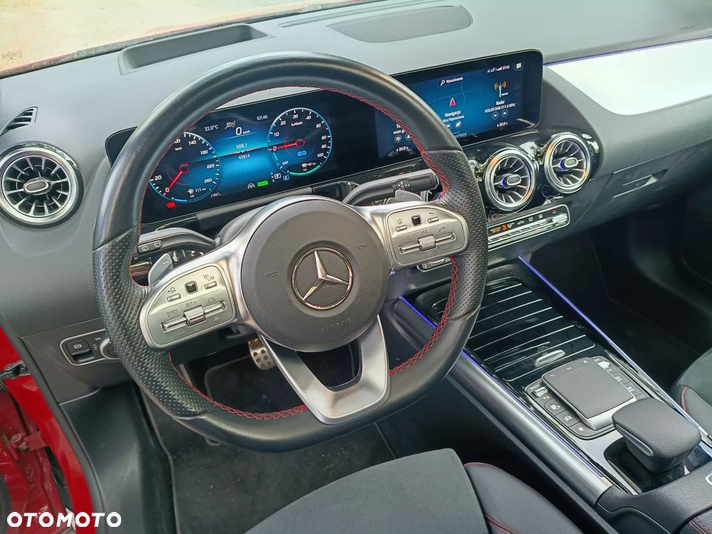 Mercedes-Benz GLA - 16