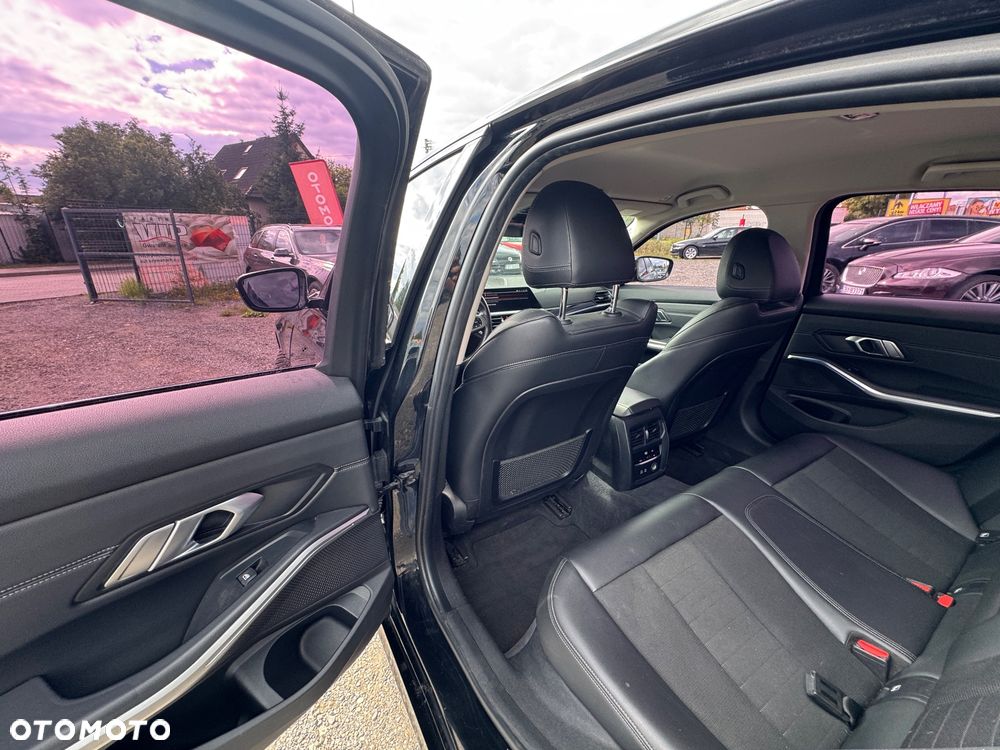 BMW Seria 3 318d Sport Line Shadow - 19