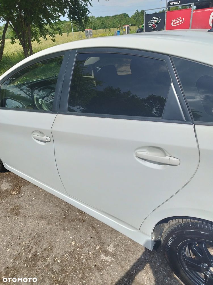 Toyota Prius 1.8 HSD Active - 25