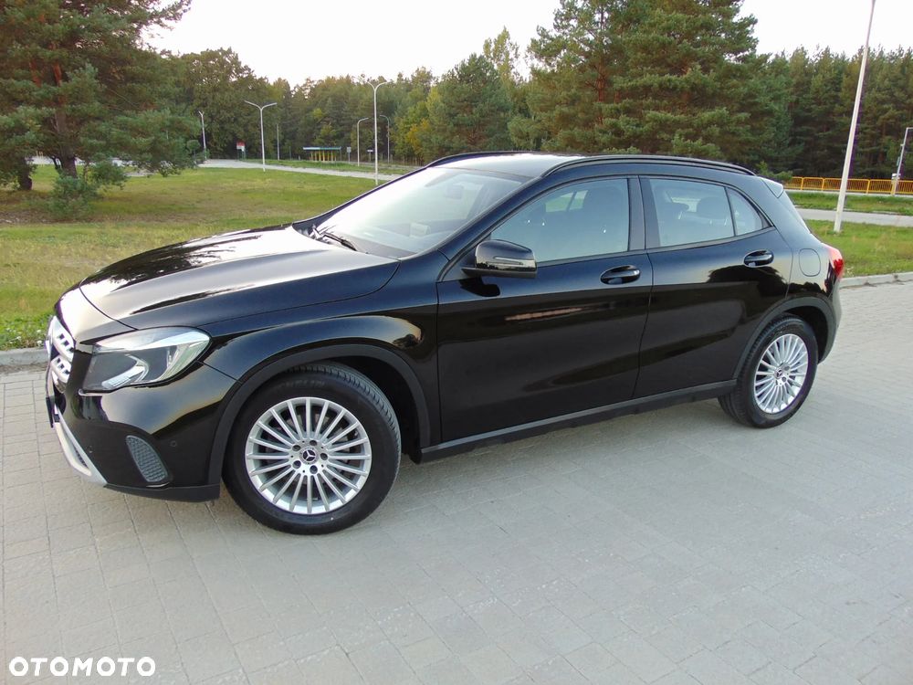 Mercedes-Benz GLA 180 UrbanStyle Edition - 23