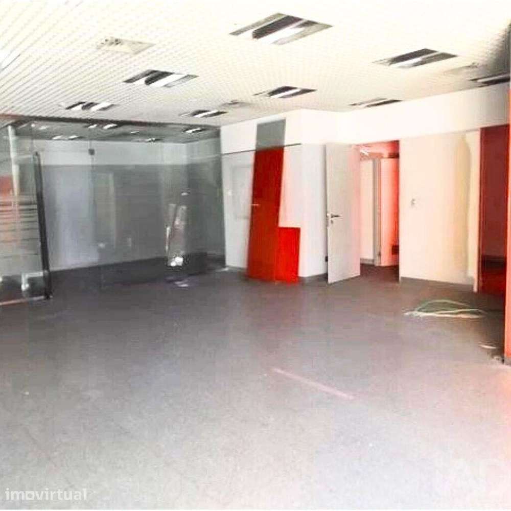 Prédio em Amiais de Baixo de 224 m2 - Grande imagem: 3/9