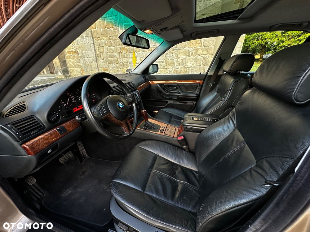 BMW Seria 7 735i - 11