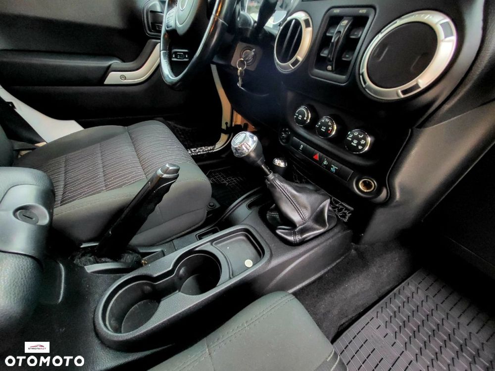 Jeep Wrangler - 16