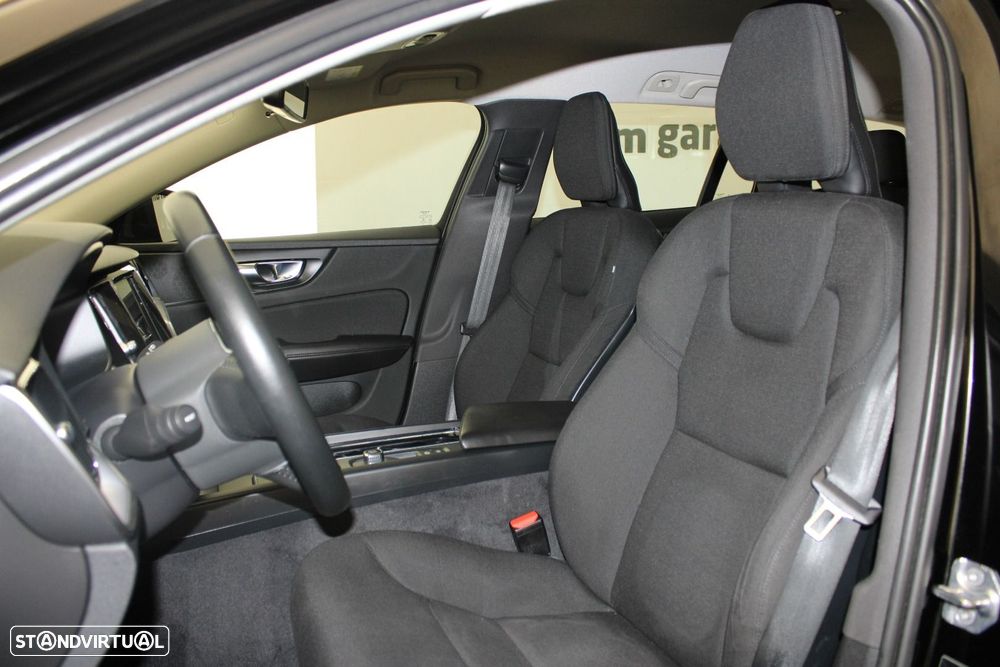 Volvo V60 2.0 B4 Momentum Core Geartronic - 25