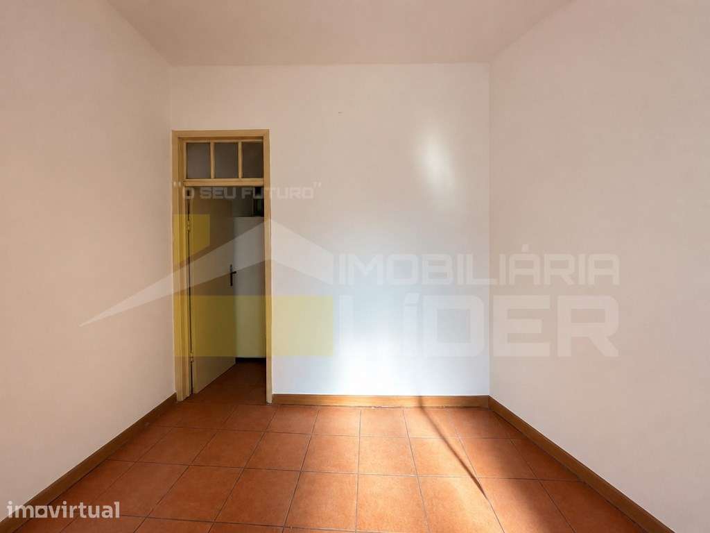 Oferta de Verão oferecemos a escritura
Moradia t1 em Cheleiros - I... - Grande imagem: 2/8