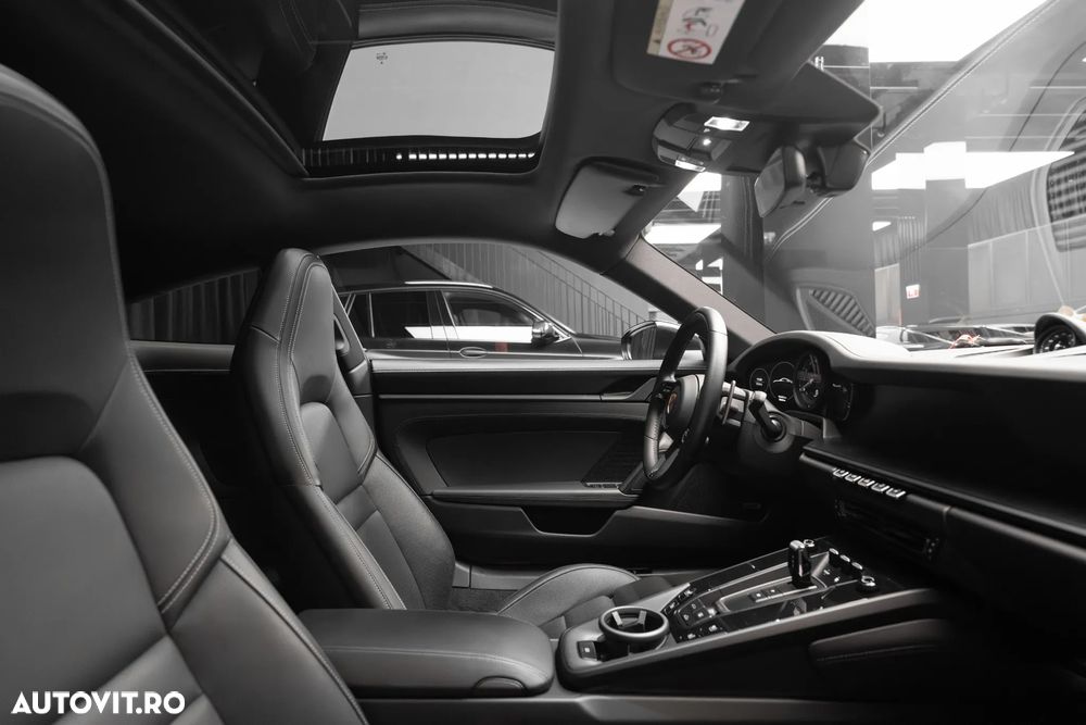 Porsche 911 4 GTS PDK - 19