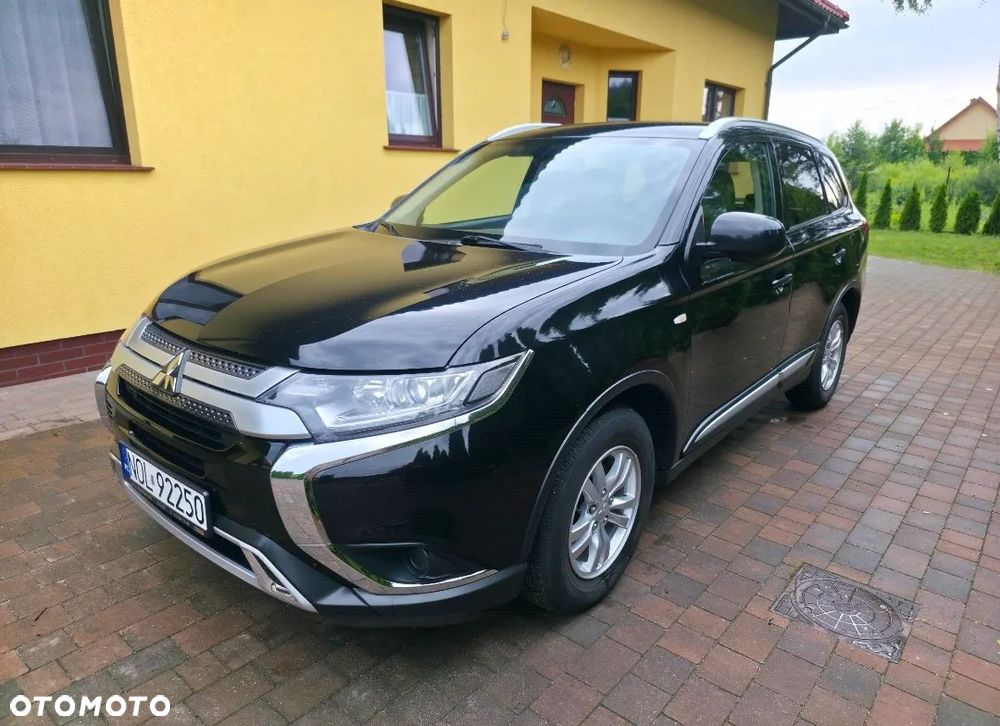 Mitsubishi Outlander 2.0 Invite + 2WD - 3