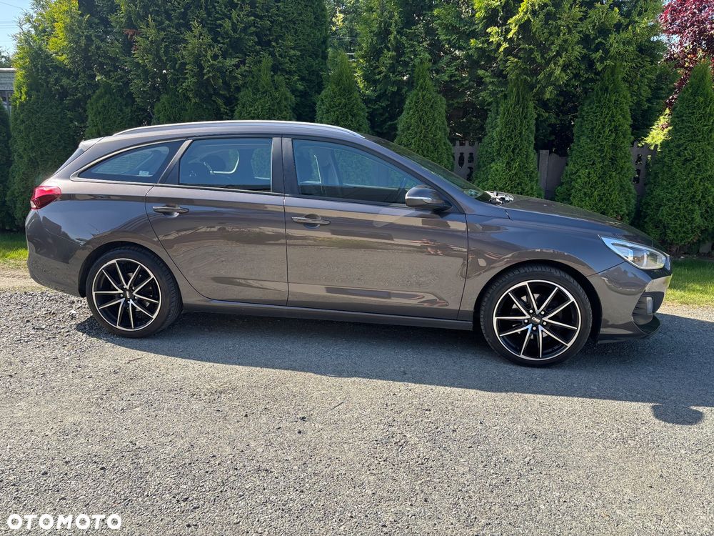 Hyundai i30 1.6 D Classic + - 7