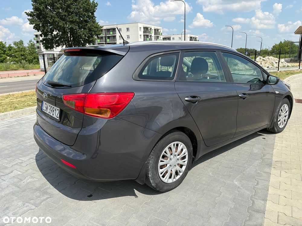 Kia Ceed 1.4 L - 12