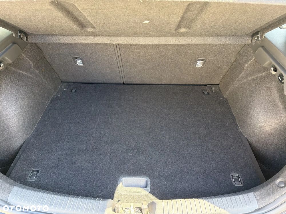 Hyundai i30 1.5 DPI Classic + - 26