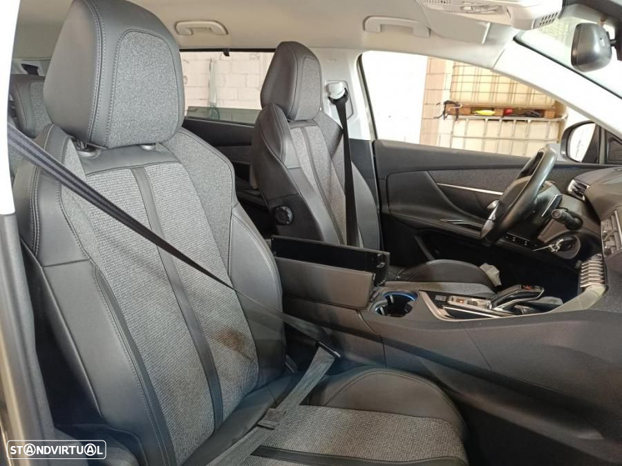 Peugeot 5008 1.5 BlueHDi Allure EAT8 - 14