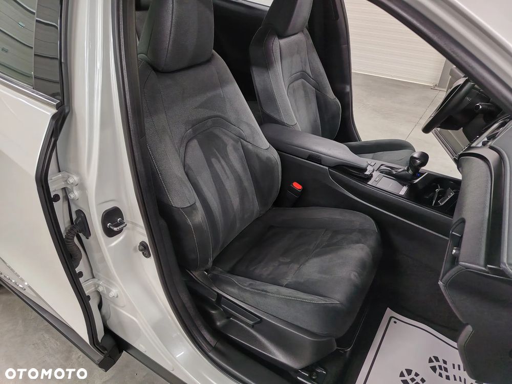 Lexus UX 250h Elegance 2WD - 29