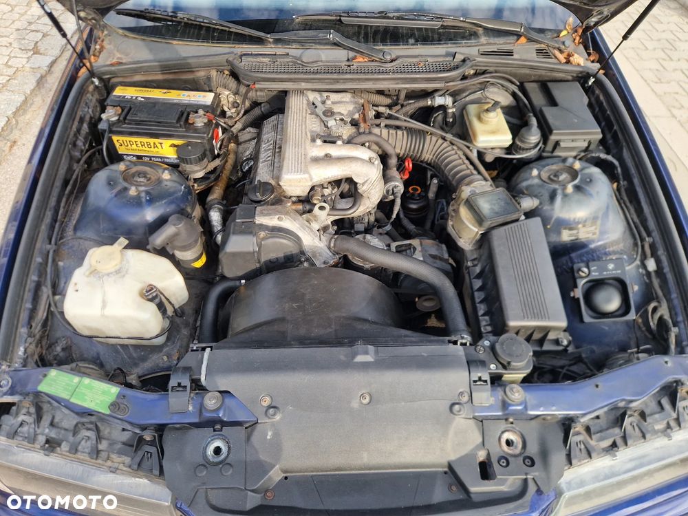 BMW Seria 3 318i - 9