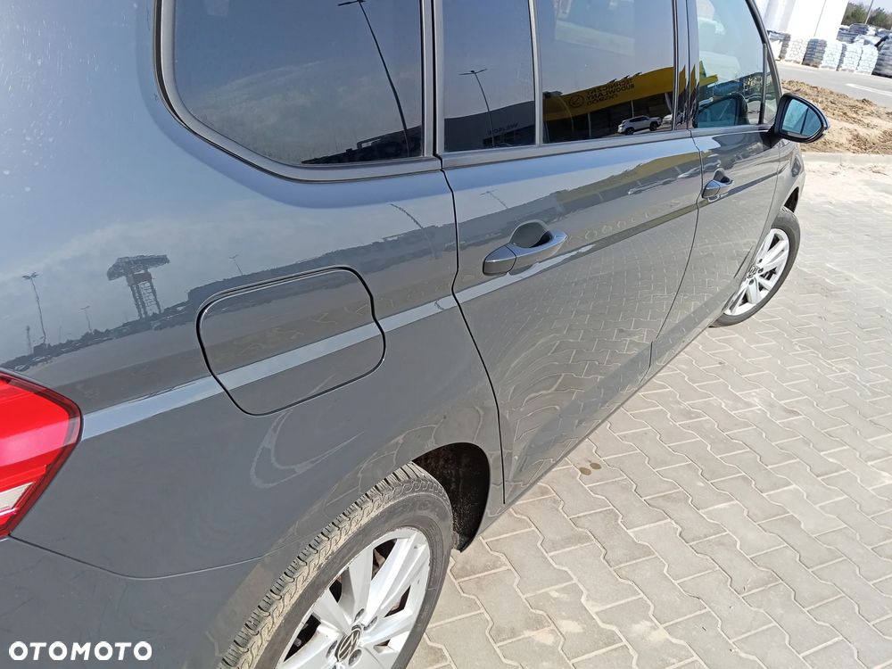 Volkswagen Touran - 11