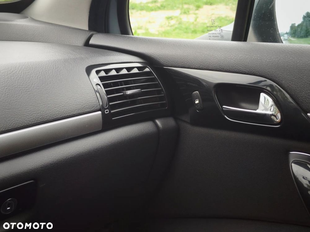 Peugeot 407 - 28