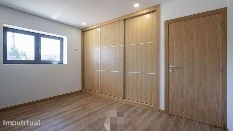 Apartamento T2 ( tipo andar moradia) - Grande imagem: 2/8