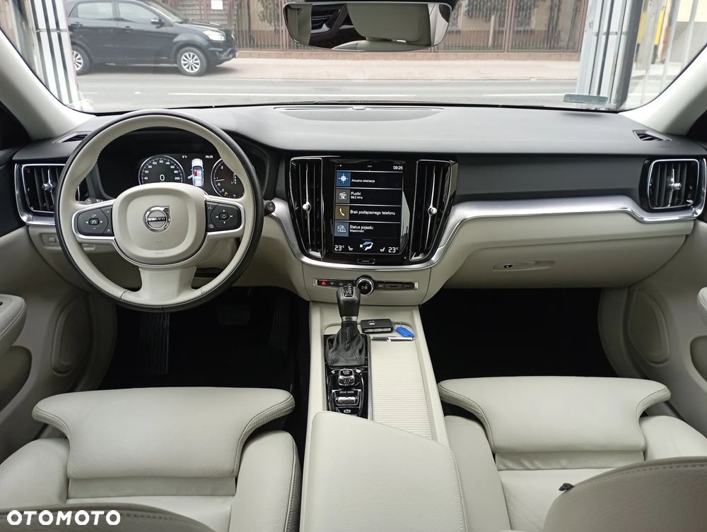 Volvo V60 D4 Momentum Pro - 8