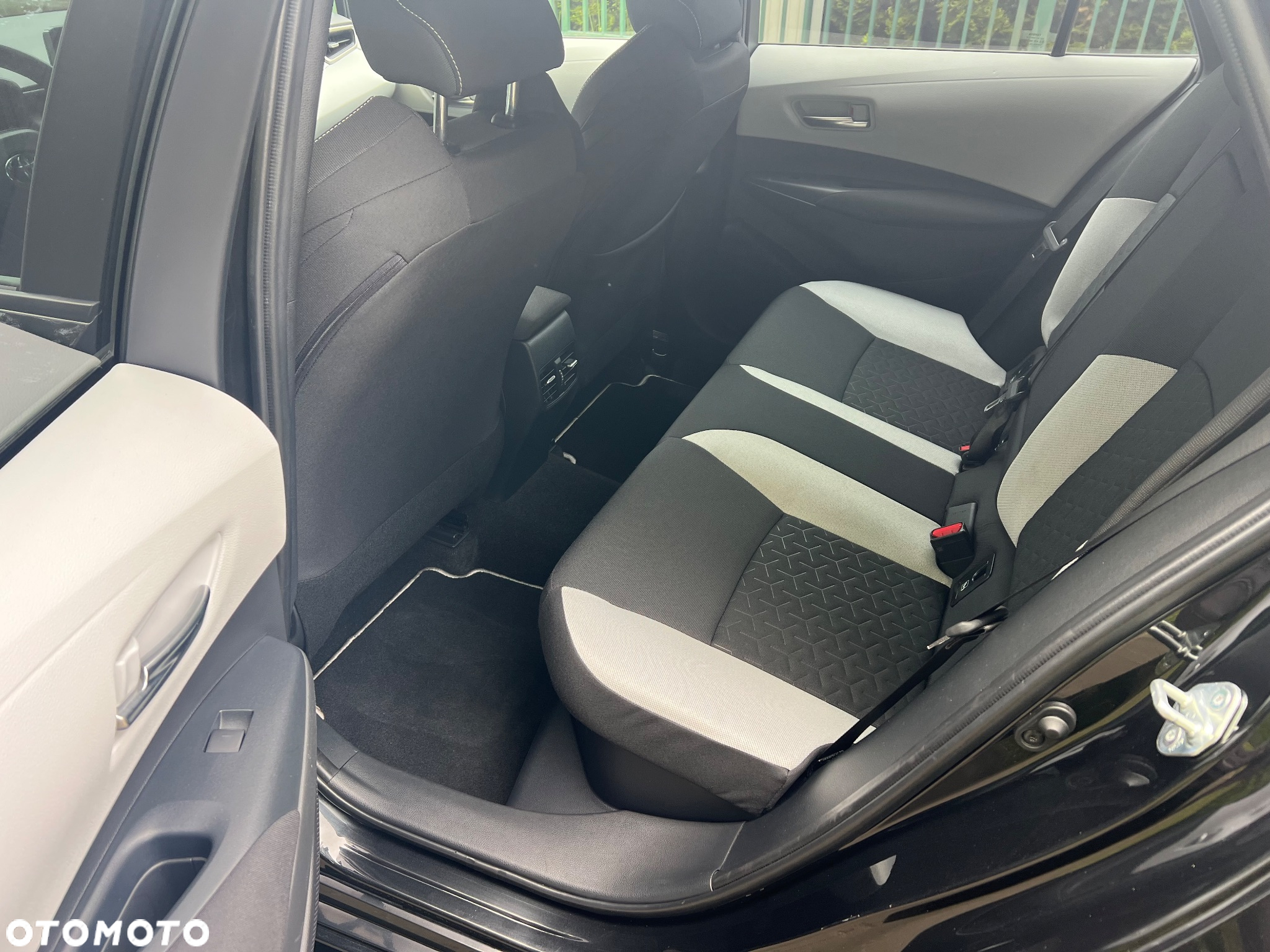 Toyota Corolla 2.0 Hybrid Comfort - 22