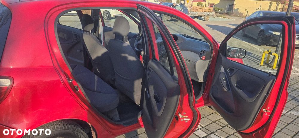 Toyota Yaris 1.0 Base - 11