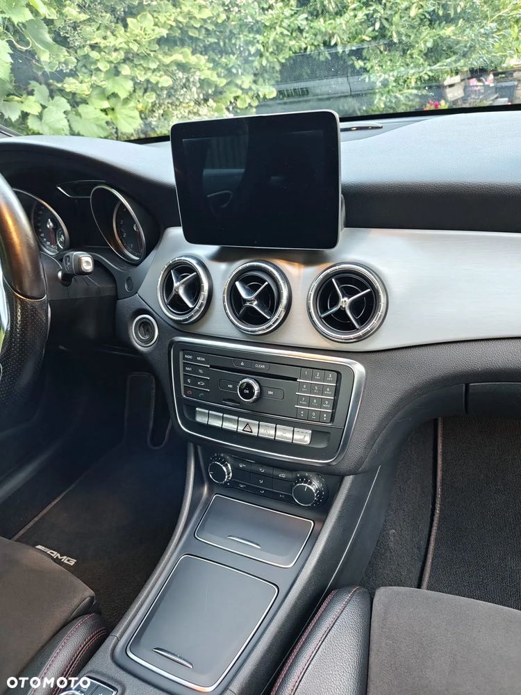 Mercedes-Benz CLA 220 4-Matic AMG Line - 18